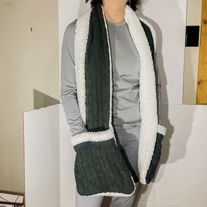 Fuzzy storage scarf Sherpa and knit